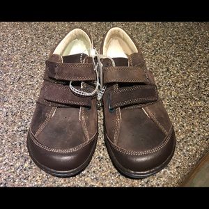 Clark’s Brown Boys Shoes w/ Velcro Strap 12.5